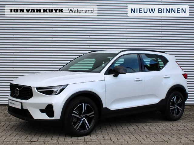 Volvo XC40 2.0 B4 Plus Dark 2025 Benzine