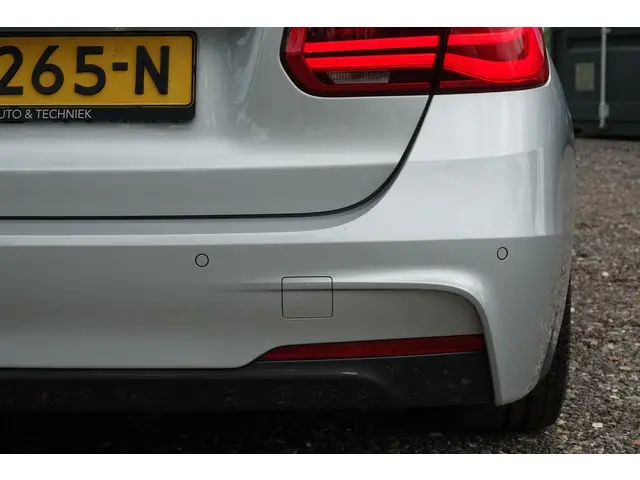 BMW 3 Serie Touring 320i 2017 Benzine 12