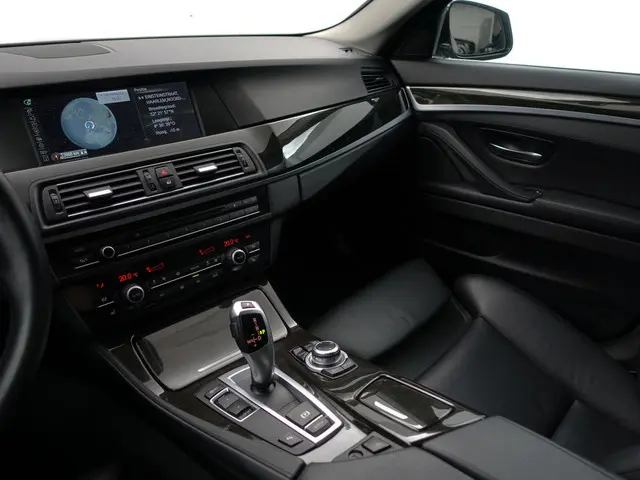 BMW 5 Serie 528i High Executive+ Aut- 2012 Benzine 8