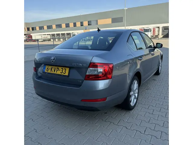 Škoda Octavia 1.2 TSI Greentech Elegance 2013 Benzine 3