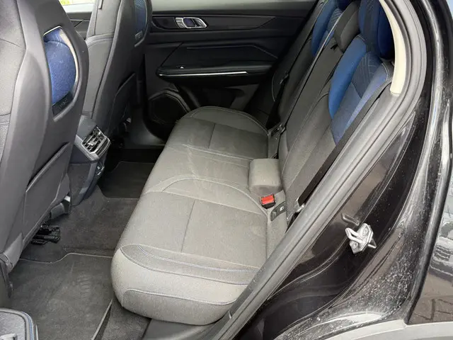 Lynk & Co 01 1.5 2025 Hybride Benzine 16