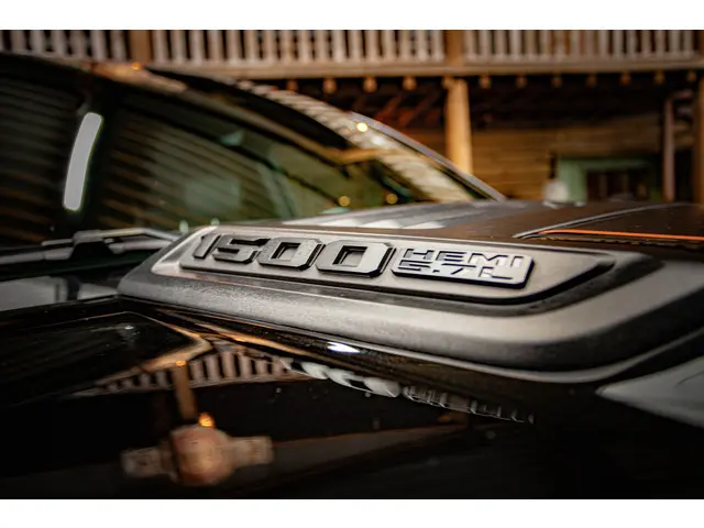 Dodge Ram 1500 5.7 V8 4x4 Crew Cab Laramie 2022 LPG/Gas 8