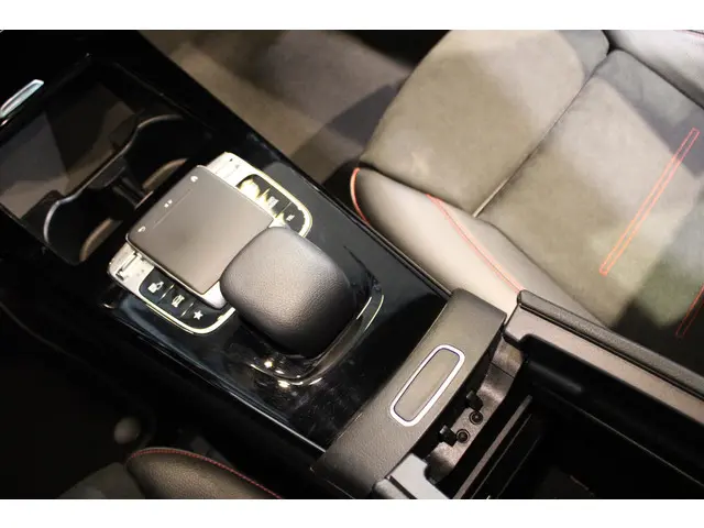 Mercedes-Benz CLA Coupé 180 Advantage 2019 Benzine 27