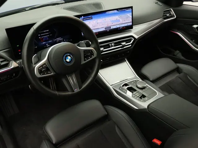 BMW 3 Serie Sedan 330e 2024 Hybride Benzine 8