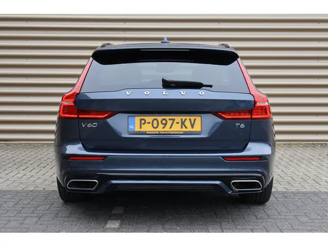 Volvo V60 T6 Recharge AWD R-Design 2022 Hybride Benzine 13