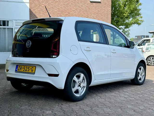 Volkswagen up! 1.0 BMT move up! 2019 Benzine 3
