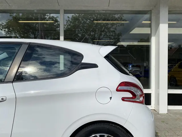 Peugeot 208 1.2i 82pk Active 2013 Benzine 14