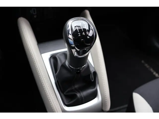 Nissan Micra 1.0 Acenta 2019 Benzine 28