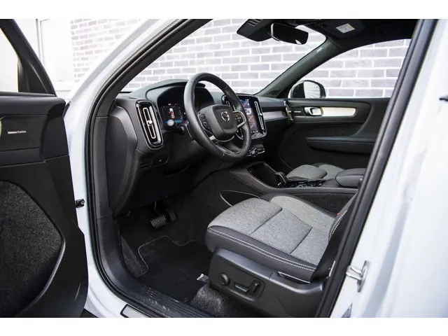 Volvo XC40 2.0 B4 Plus Dark 2025 Benzine 17