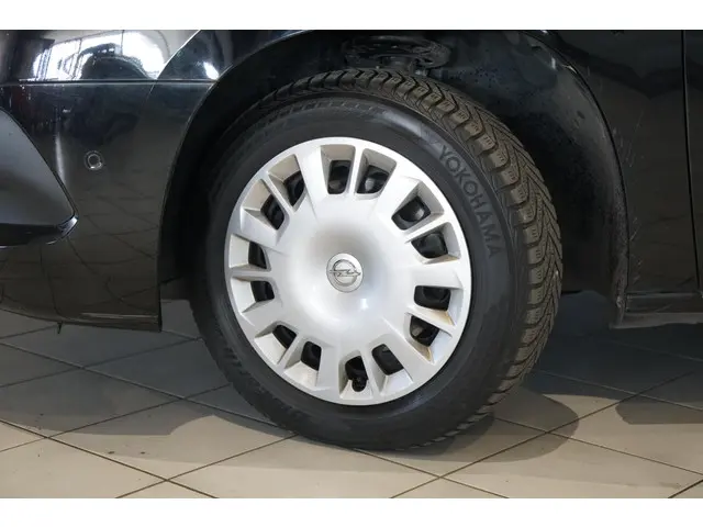 Opel Combo Tour 1.2 Turbo L2H1 Edition 7p. 2020 Benzine 35