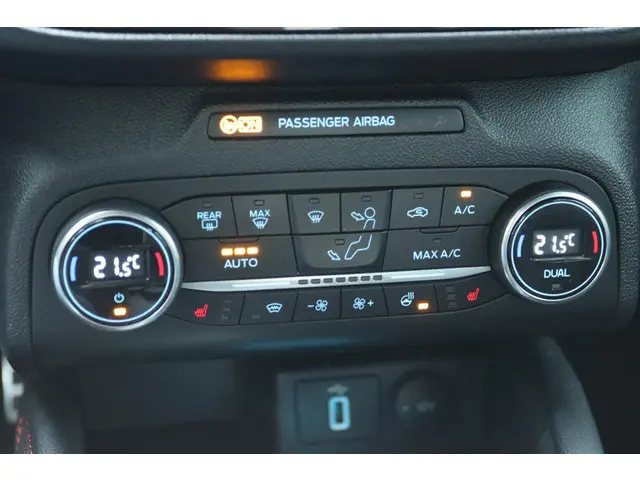 Ford Focus WAGON 1.5 ECOBOOST ST-LINE AUT 2020 Benzine 32