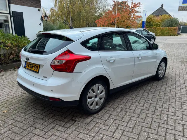 Ford Focus 1.0 EcoBoost Trend 2013 Benzine 2