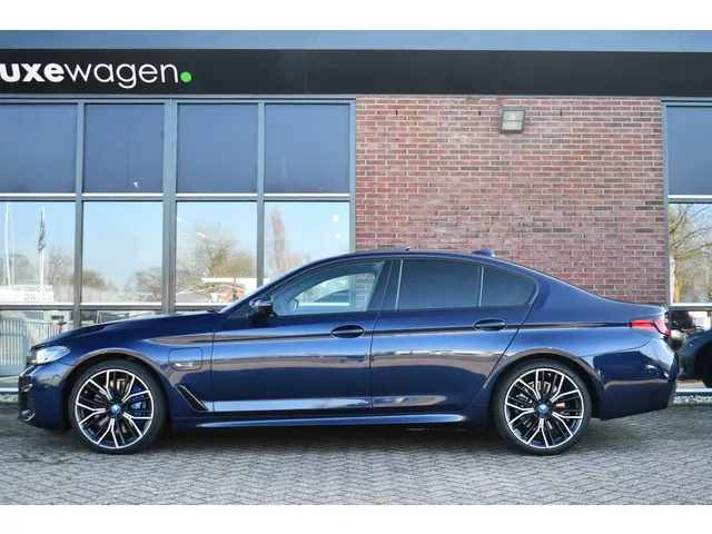 BMW 5 Serie 545e xDrive M-Sport 2021 Hybride Benzine 32