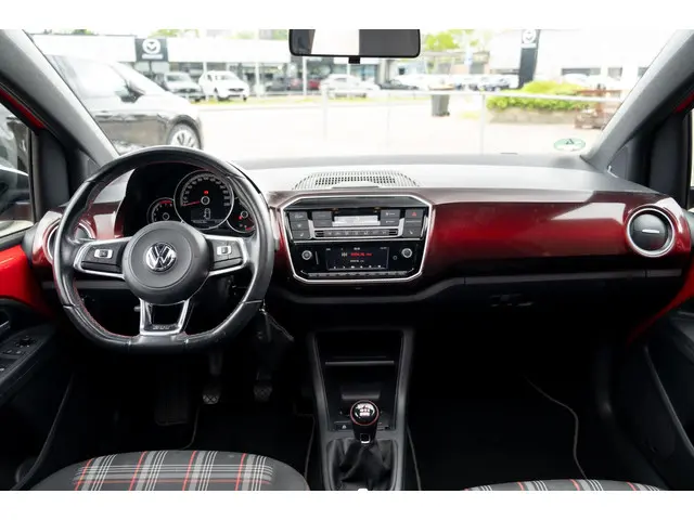 Volkswagen up! 1.0 TSI GTI | Pano | Beats | Camera 2018 Benzine 4