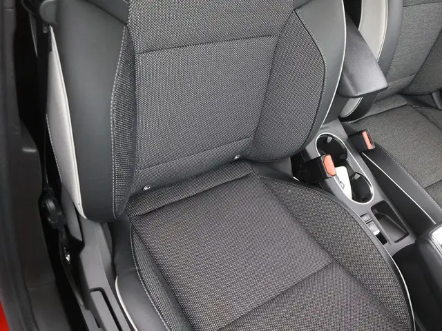 Renault Captur 1.3 TCe 140PK Intens AUTOM. 2021 Benzine 34