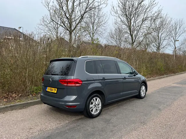 Volkswagen Touran 1.5 TSI Highline 7p, 1e eig. 2021 Benzine 31
