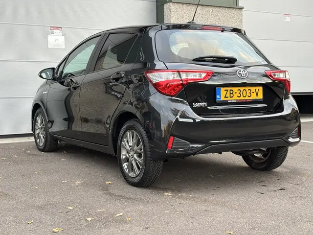 Toyota Yaris 1.5 Hybrid Dynamic 2019 Hybride Benzine 8