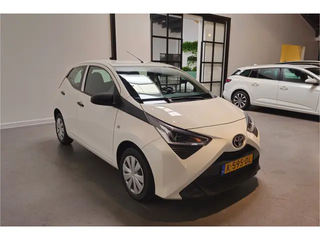 Toyota Aygo 1.0 VVT-i x-fun 2020 Benzine 2