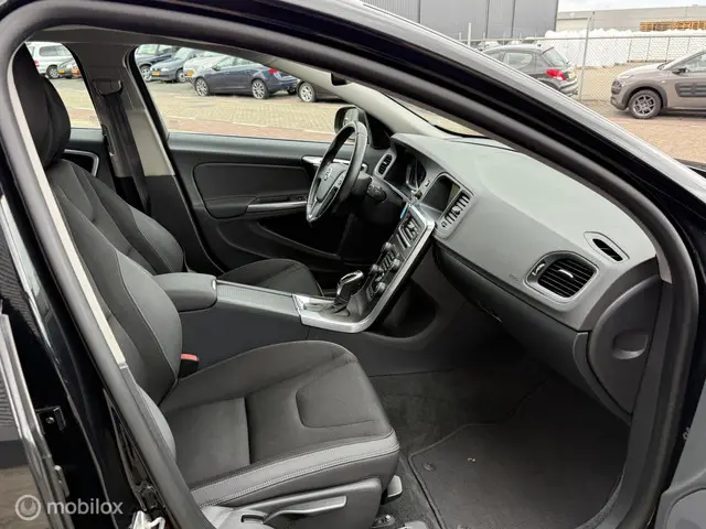 Volvo V60 1.6 T3 Momentum AUTOMAAT, TREKHAAK 2014 Benzine 14