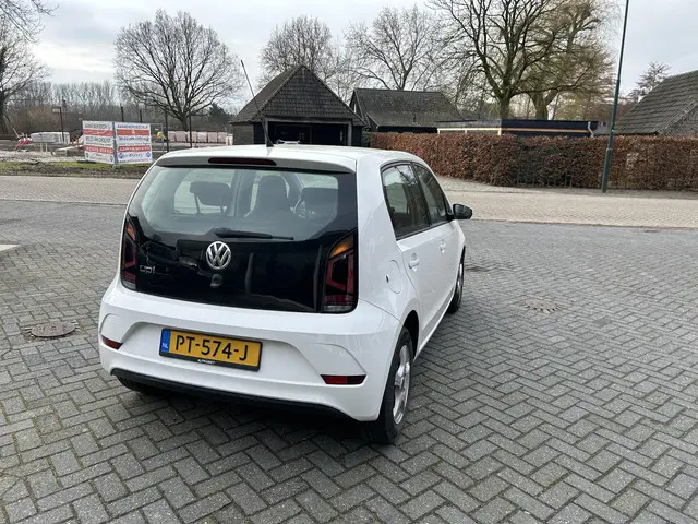 Volkswagen up! 1.0 BMT move up! 2017 Benzine 6