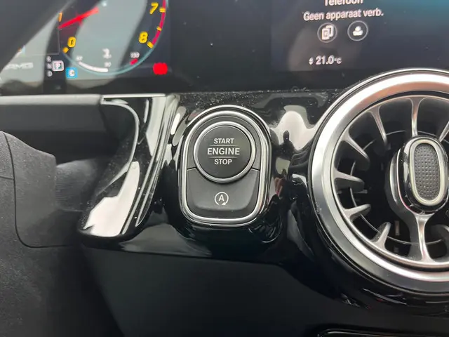 Mercedes-Benz GLA AMG 35 4MATIC 2021 Benzine 25