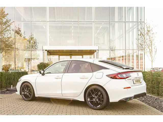 Honda Civic 2.0i e:HEV SPORT 2023 Hybride Benzine 27