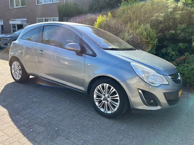 Opel Corsa 1.4-16V Cosmo 2012 Benzine 9