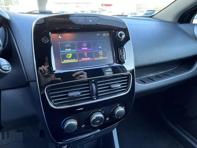 Renault Clio Estate 0.9 TCe Limited 2018 Benzine 10