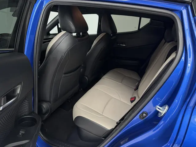 Toyota C-HR 1.8 Hybrid Bi-Tone 2018 Hybride Benzine 30