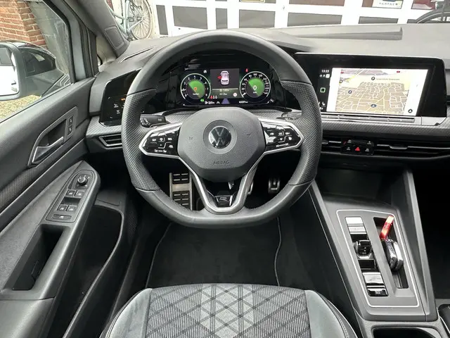 Volkswagen Golf 1.5 eTSI R-Line 2021 Hybride Benzine 16