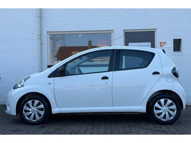 Toyota Aygo 1.0 VVT-i Now 5-deurs Airco 2013 Benzine 4