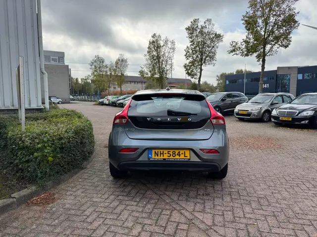 Volvo V40 1.5 T2 R-Design AUTOMAAT!! 2016 Benzine 3