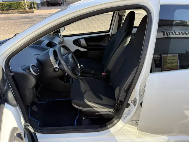 Toyota Aygo 1.0 VVT-i Now 2014 Benzine 8