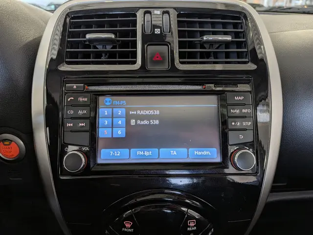 Nissan Micra 1.2 DIG-S Tekna 2013 Benzine 16