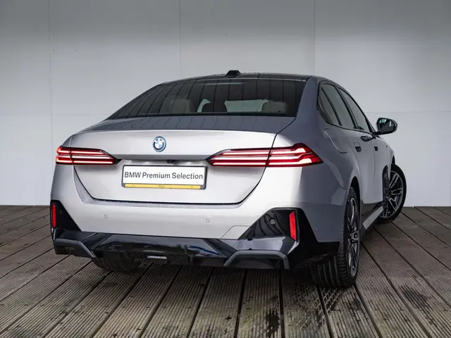 BMW 5 Serie Sedan 530e 2025 Hybride Benzine 2