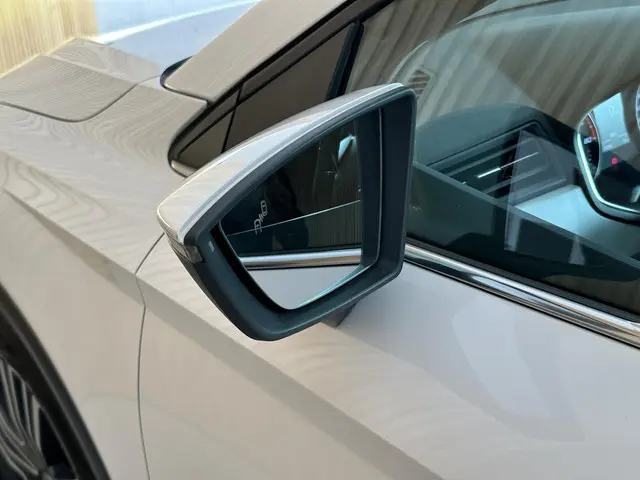 SEAT Arona 1.0 TSI Xcellence Launch Edition 2018 Benzine 11