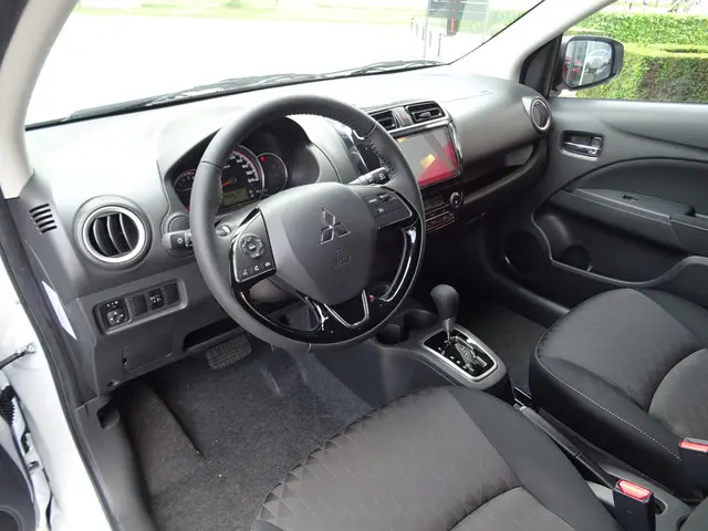 Mitsubishi Space Star 1.2 Dynamic AUTOMAAT 2023 Benzine 17