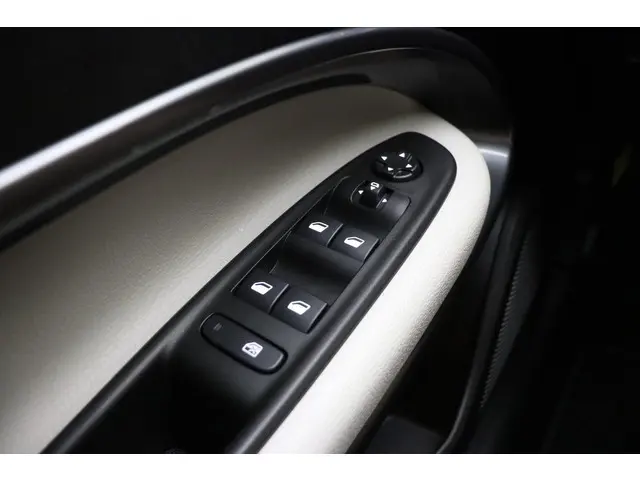 Fiat 600 1.2 Hybrid La Prima 2024 Benzine 31