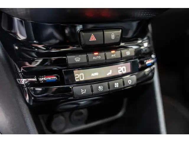 Peugeot 2008 1.2 PureTech GT-line 2018 Benzine 26