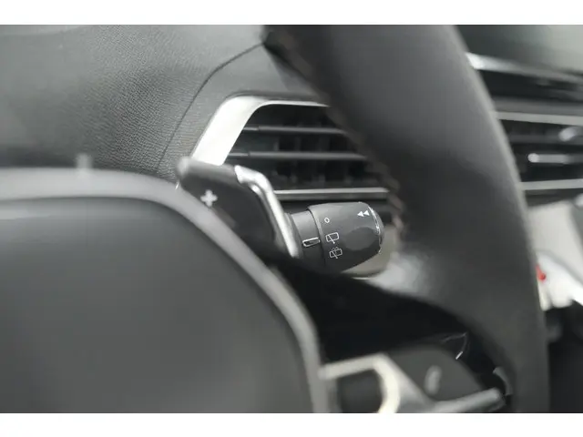 Peugeot 3008 HYbrid4 300 GT 2023 Hybride Benzine 46