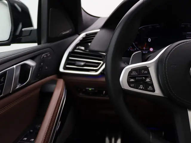 BMW X6 xDrive40i 2021 Benzine 37