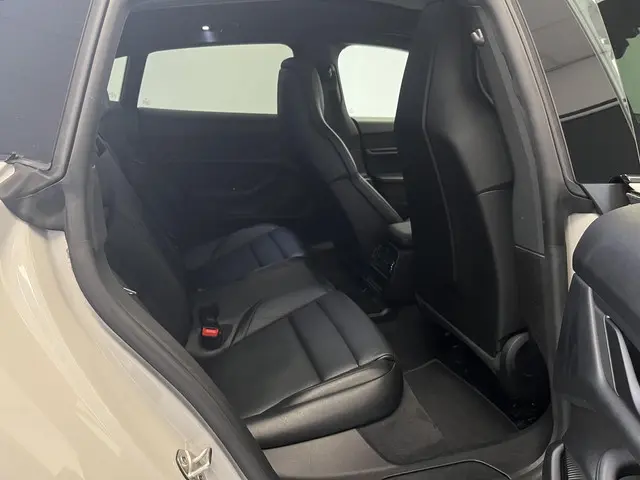 Porsche Taycan Cross Turismo 4 93 kWh 2021 Elektrisch 44