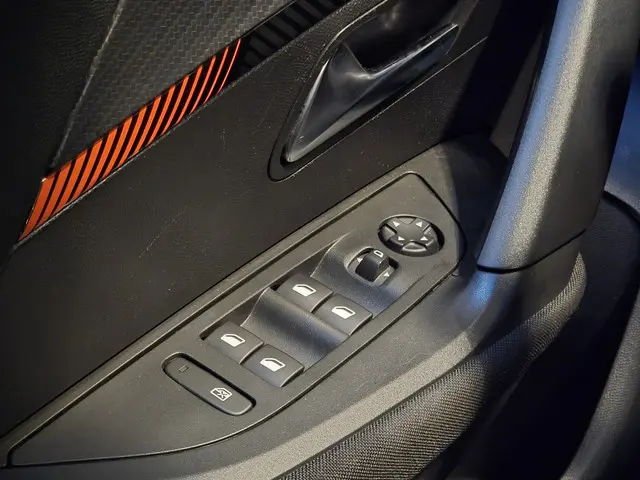 Peugeot 2008 1.2 PureTech Active 2022 Benzine 19