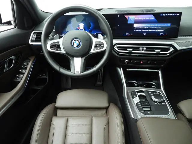 BMW 3 Serie Touring 330e 2024 Hybride Benzine 11