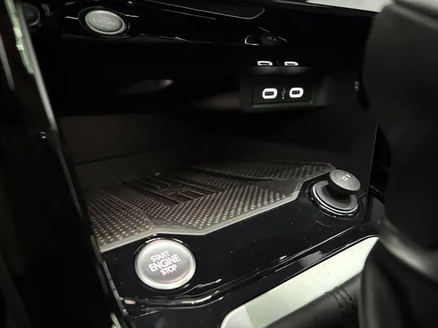 Volkswagen T-Roc 1.5 TSI R-Line PANO 2025 2025 Benzine 18