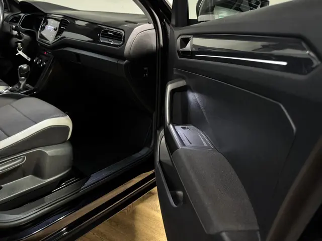 Volkswagen T-Roc 1.5 TSI Sport ACC PANO' 2018 Benzine 27