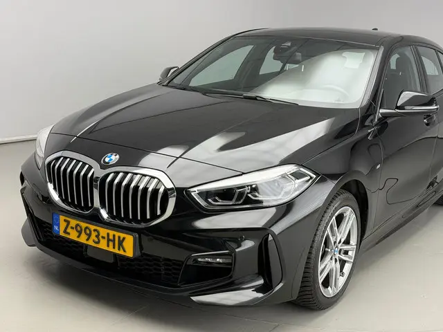 BMW 1 Serie 5-deurs 118i 2024 Benzine 35