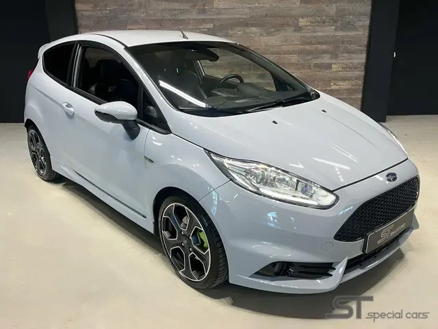 Ford Fiesta 1.6 ST200 2016 Benzine 4