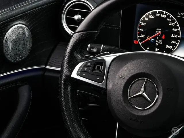 Mercedes-Benz E-Klasse 220 d Prestige 2015 Diesel 17