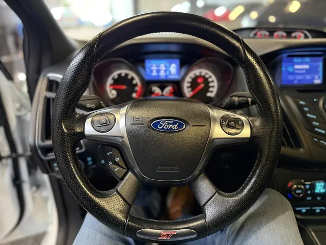 Ford Focus Wagon 2.0 EcoBoost ST-3 2013 Benzine 17